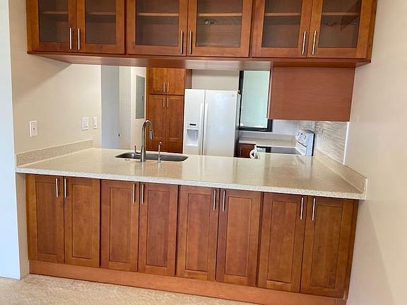 4th image of 990 Ala Nanala St APT 30D