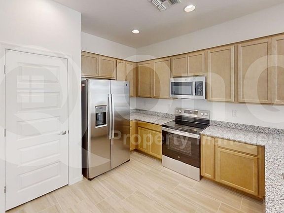 3rd image of 8818 W Pasadena Ave