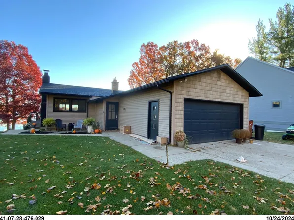 9366 Myers Lake Ave NE, Rockford, MI 49341