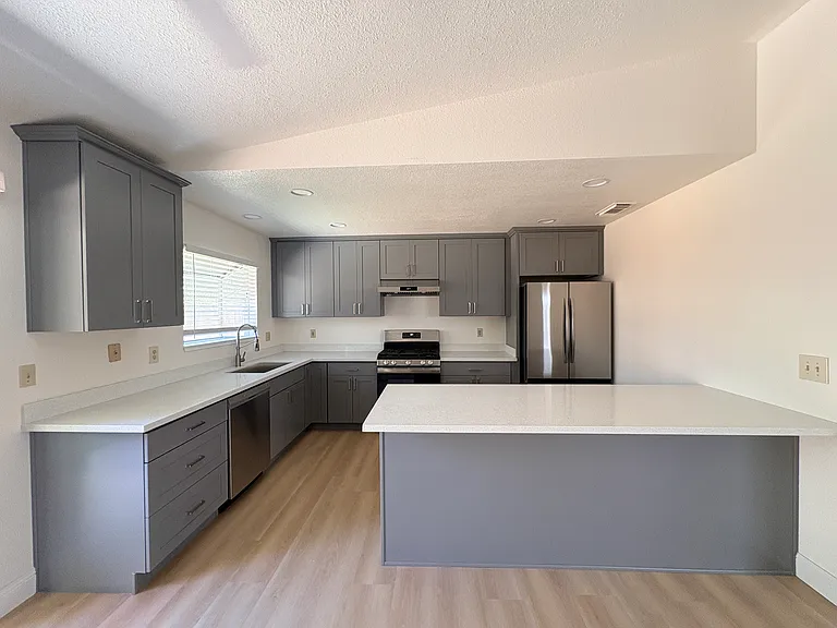7757 Southbreeze Dr — Photo 5