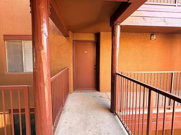 1810 E Blacklidge Dr #409 — Photo 5