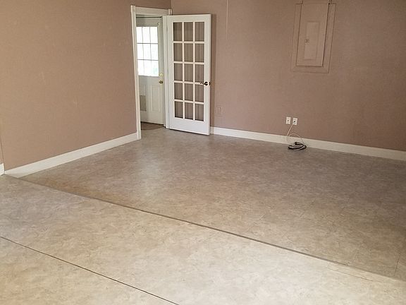 5th image of 2300 Spring Hollow Dr