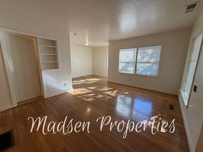 432 W 1st Ave — Photo 3