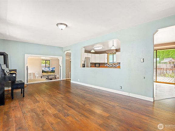 5th image of 310 Scotland Drive