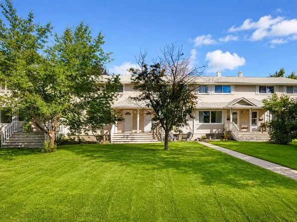 554 N Killarney Glen Ct SW, Calgary, AB T3E 7H4