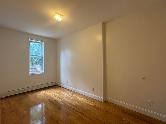 4th image of 1410 Jefferson Ave #1