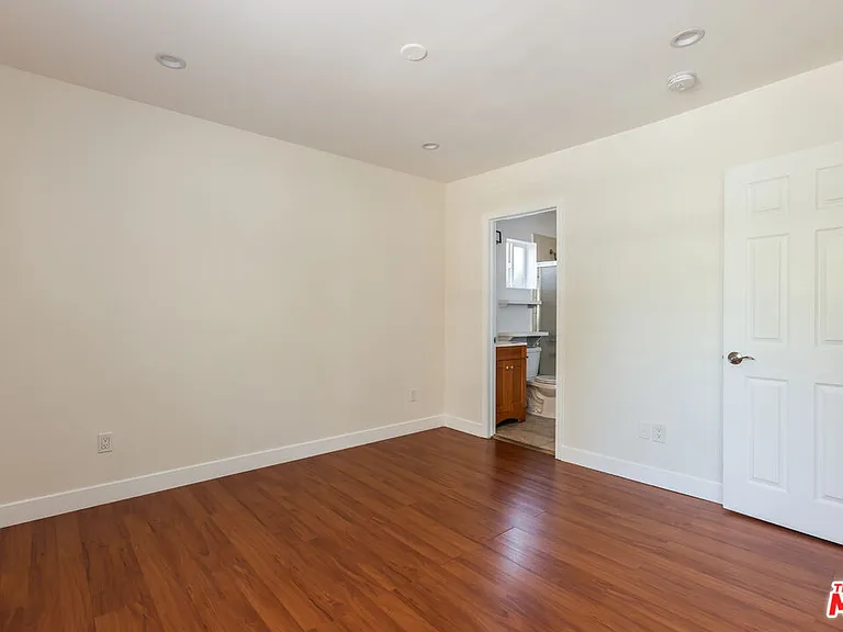 1206 N Beachwood Dr — Photo 14