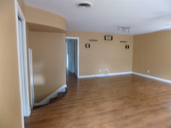 2nd image of 823 Noel Dr