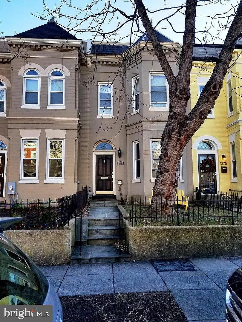 1377 F St NE photo 1