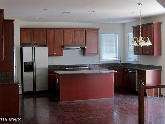 3rd image of 9211 Treasure Oak Ct