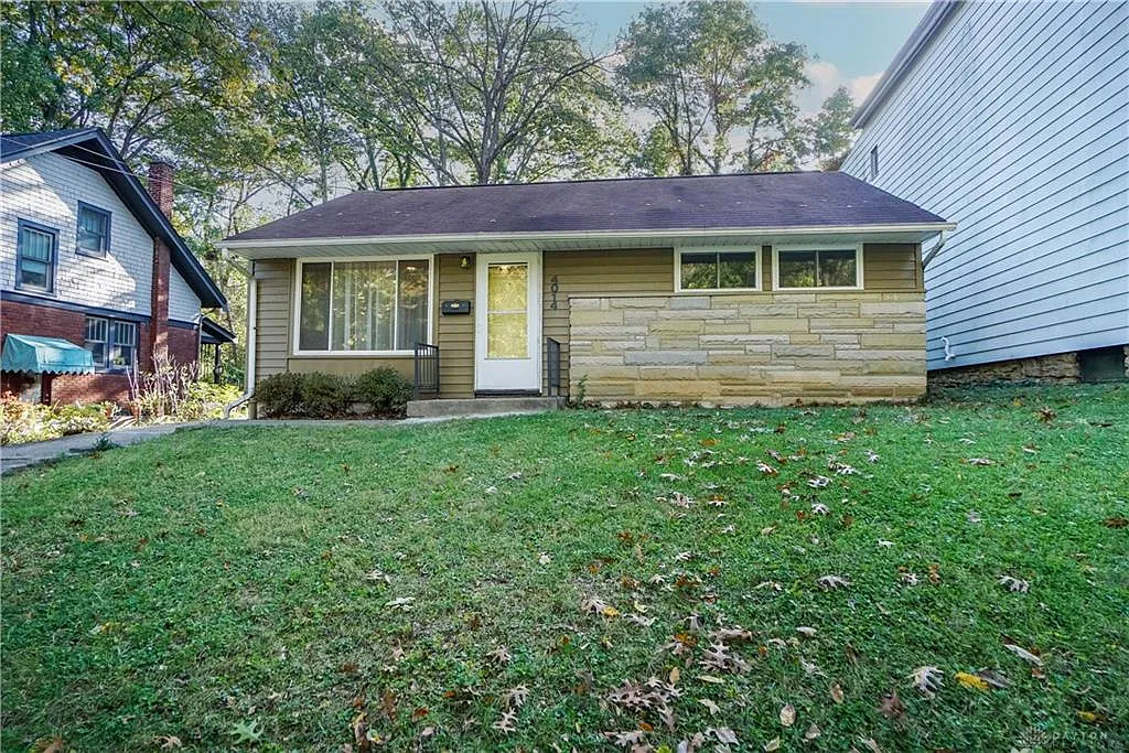 2 bed, 1.0 bath, 848 sqft, $1,990 — Photo 1