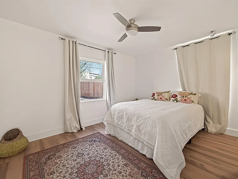 339 E Delz Dr — Photo 4