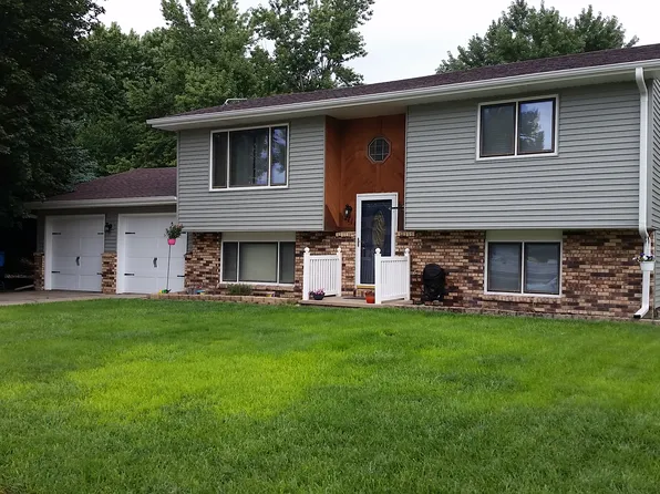 2111 W 36th St, Kearney, NE 68845