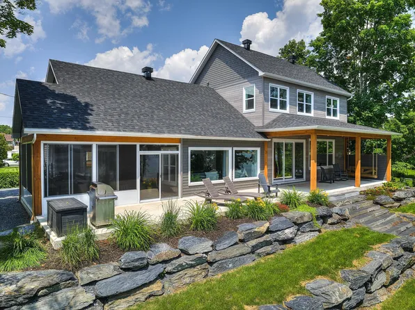 2113 Rue Pierre Hvn, Magog, QC J1X 5T9