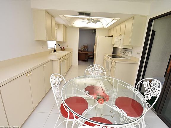 5th image of 22 Hickory Hills Cir
