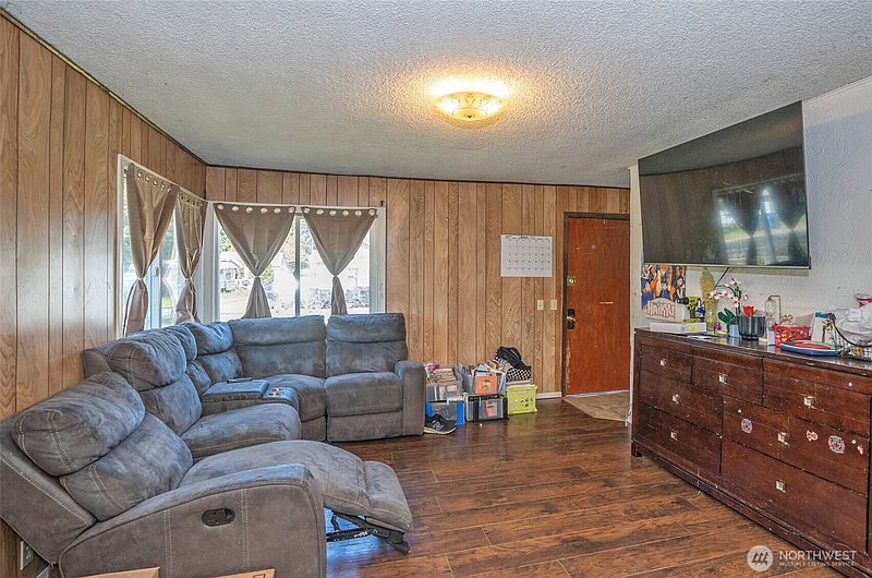 4th image of 758 108th Street S