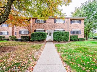 653 E Fox Hills Dr #49, Bloomfield Hills, MI