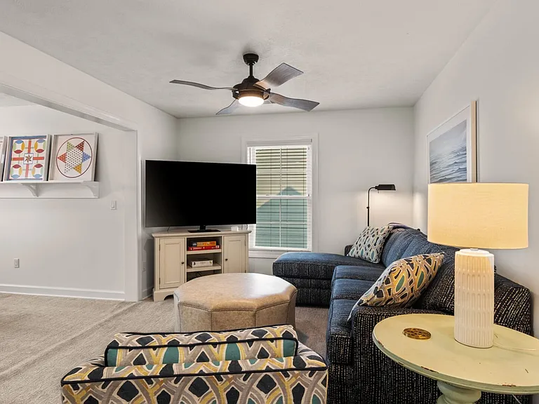 213 Midtown Dr — Photo 38