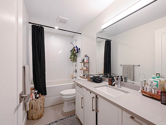 5th image of 16706 17a Ave #Basement