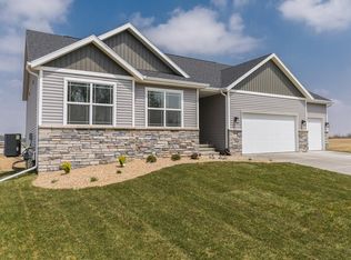 Charleston - Heritage Plan, Country Ridge, Cedar Rapids, IA 52405