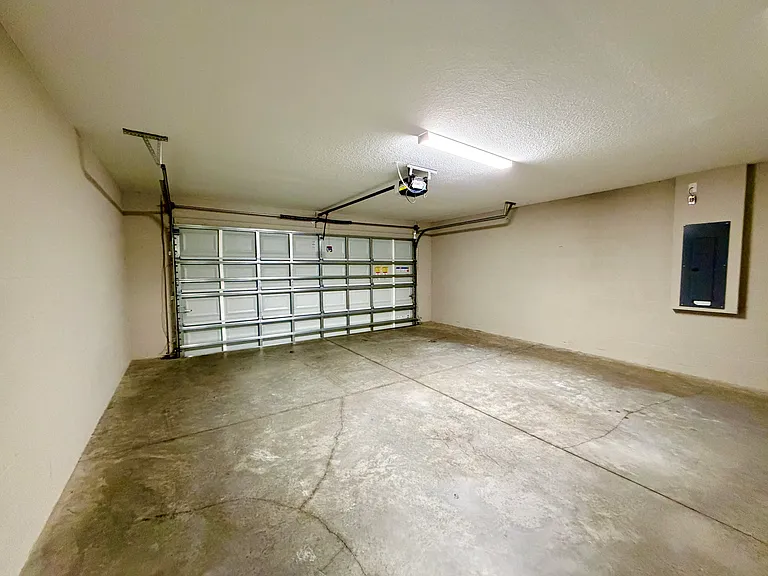 210 Oak Ln — Photo 27