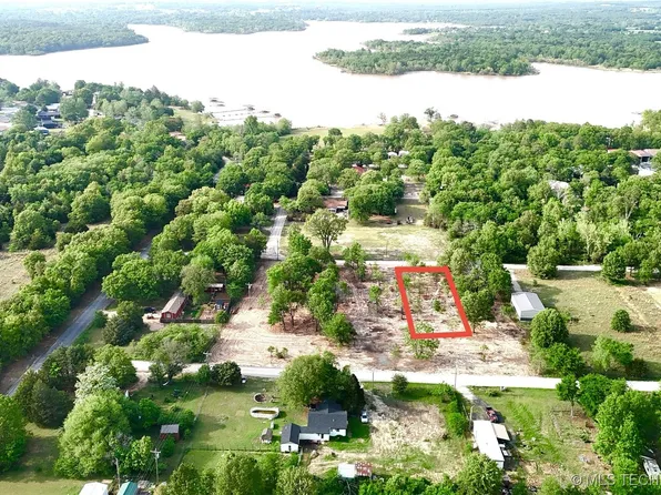 1 E 1167th Rd, Eufaula, OK 74432