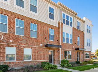 2906 Reflection Dr, Naperville, IL 60564