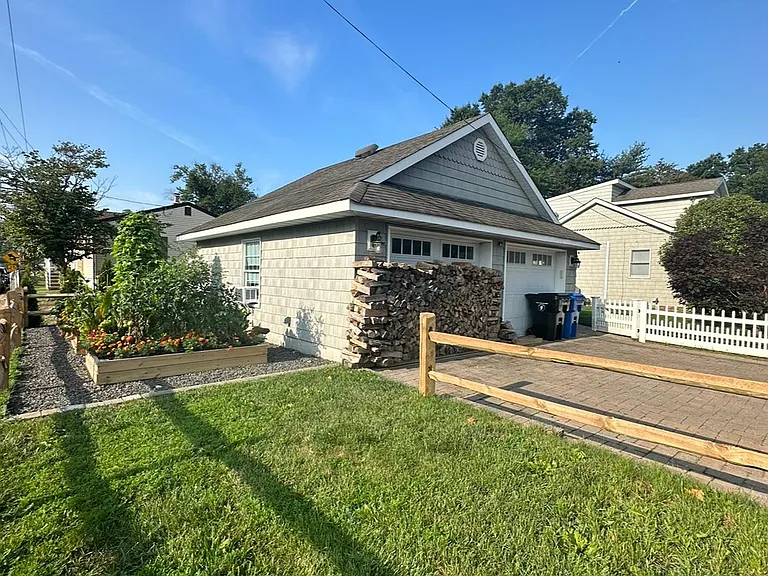 138 Cedar Ave — Photo 15