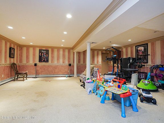 4th image of 182 Benedict Ave