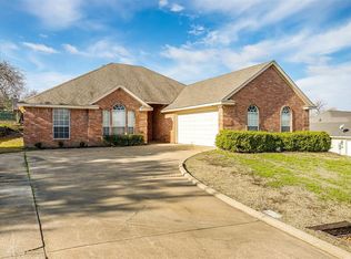 604 Rosewood Pl, Joshua, TX 76058