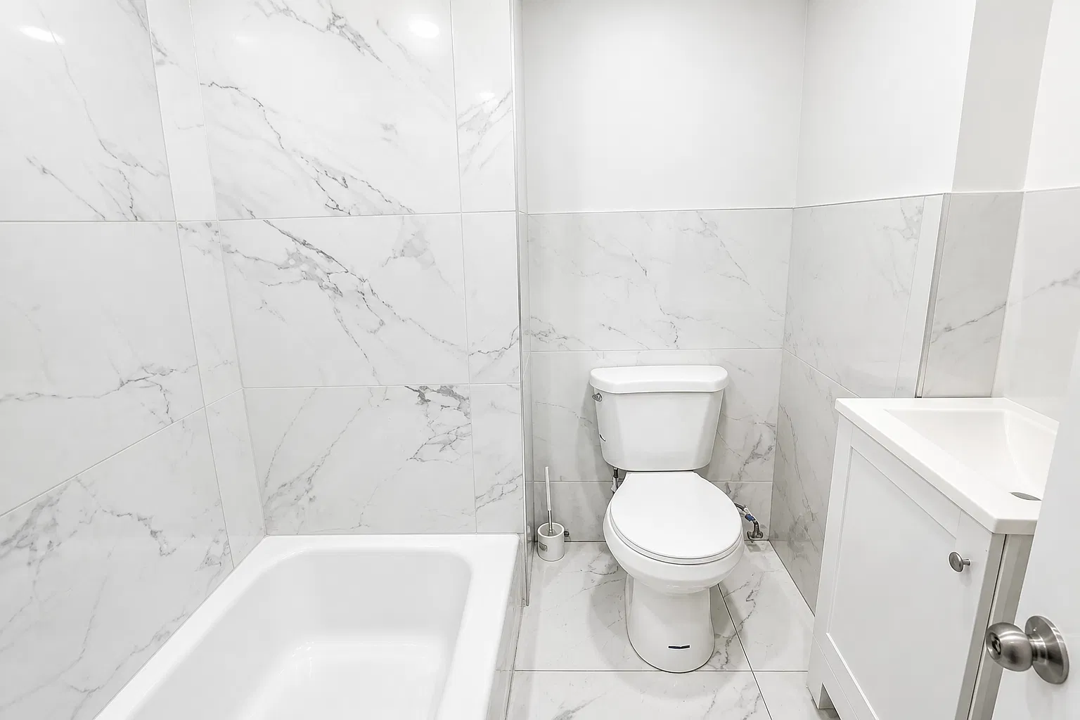 5 bed, $3,400 — Photo 2