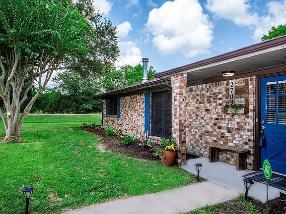 4th image of 2703 Aspen Dr