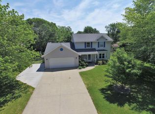 1059 Sterling Heights Dr, Menasha, WI 54952