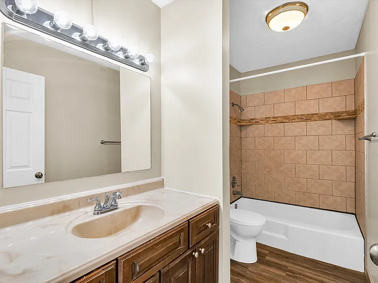 327 Riley Dr — Photo 8