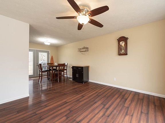 5th image of 811 N Chandler Dr