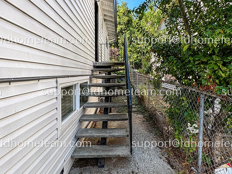 405 Maple Ave NW — Photo 2