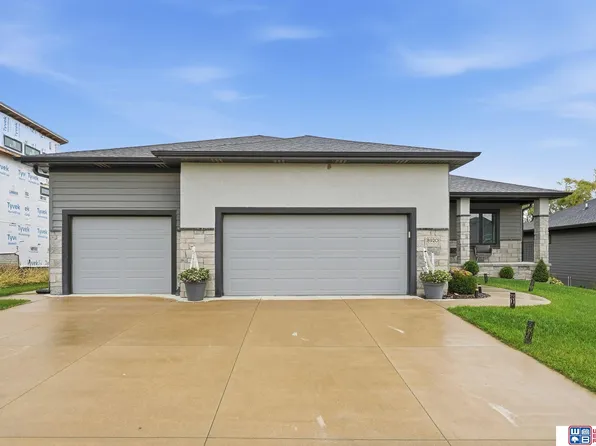 8920 Shadow Creek Ln, Lincoln, NE 68520