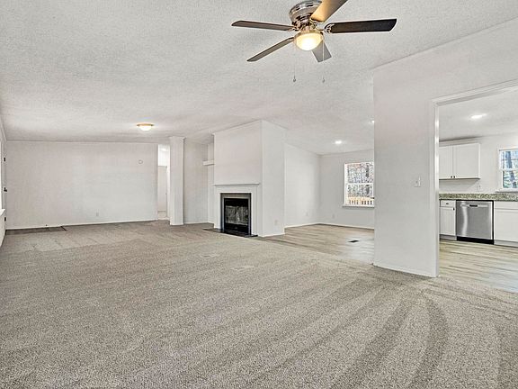 4th image of 300 Crooked Creek Dr