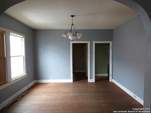 3rd image of 1533 Hicks Ave