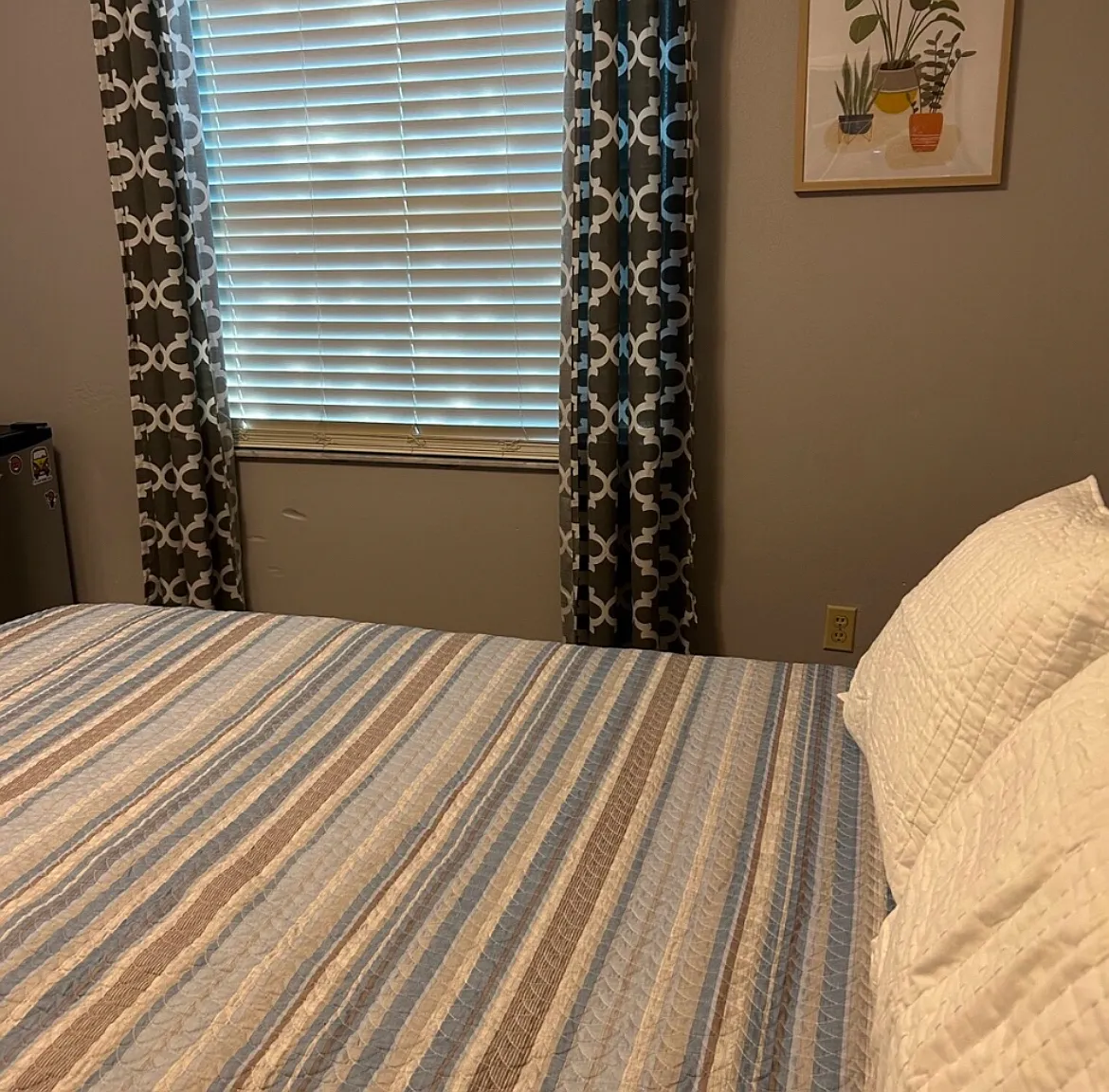 4 bed, 2092 sqft, $1,000 — Photo 2