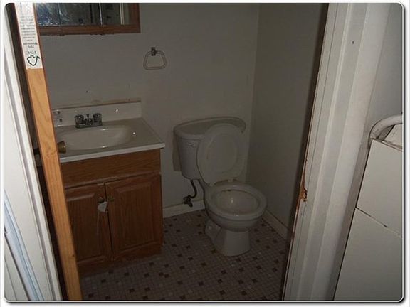 5th image of 422 Dodd St