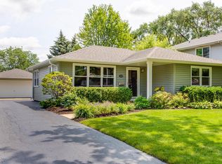 3200 Owl Dr, Rolling Meadows, IL 60008