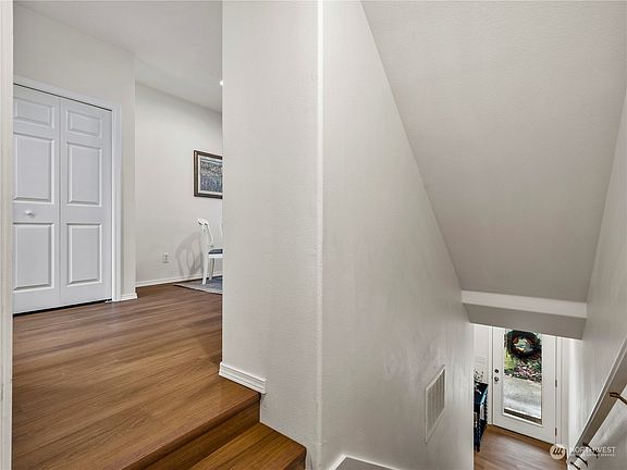 5th image of 2313 Milton Way #E