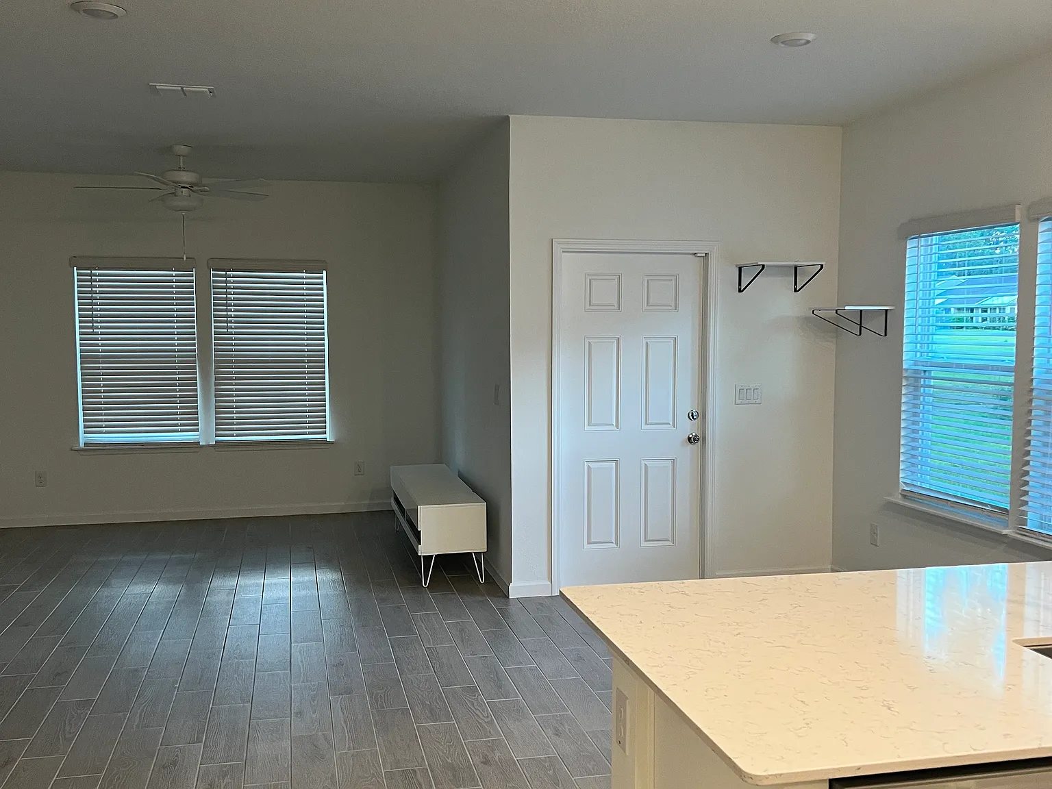 3 bed, 2.5 bath, 1820 sqft, $2,200 — Photo 3