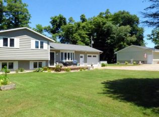 29682 Middle Crossing Rd, Dowagiac, MI 49047