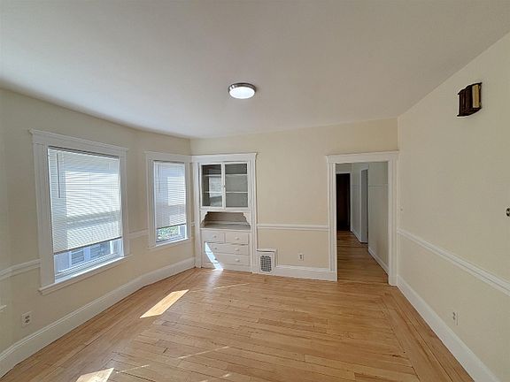 4th image of 65 Wareham St