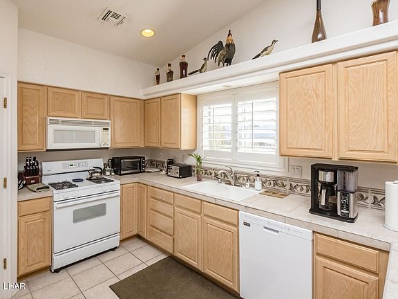 3rd image of 1605 Topaz Dr