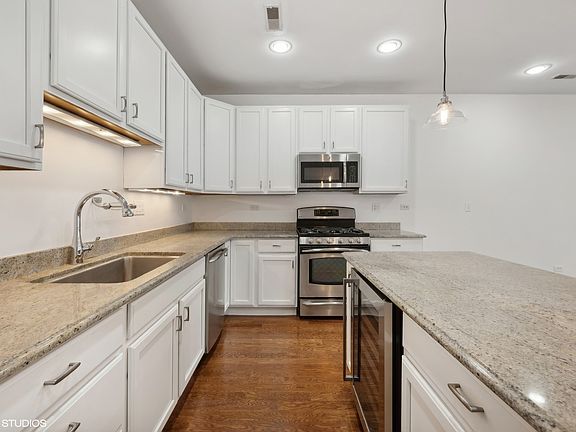 5th image of 2936 N Lincoln Ave #2N