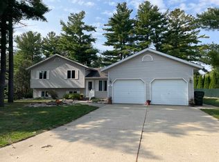 823 E Woodland Trl, Prairie Du Sac, WI 53578