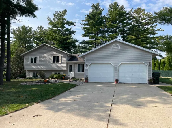823 E Woodland Trl, Prairie Du Sac, WI 53578